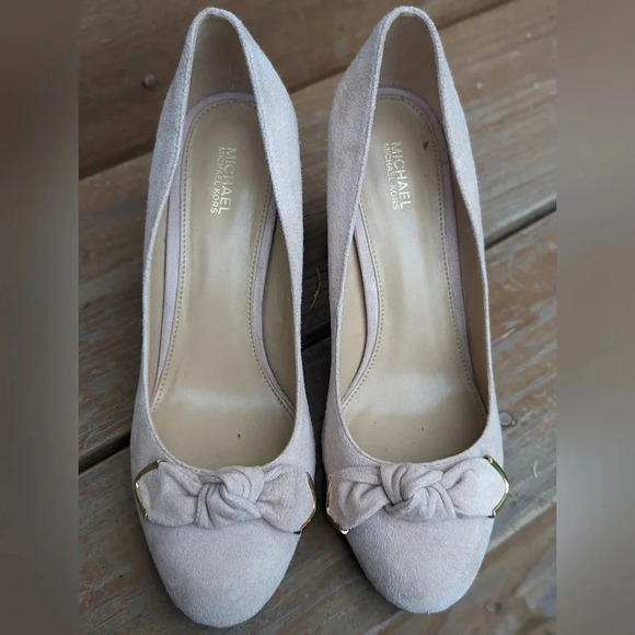 Michael Kors Pumps with gold accent and bow - Picture 2 of 4